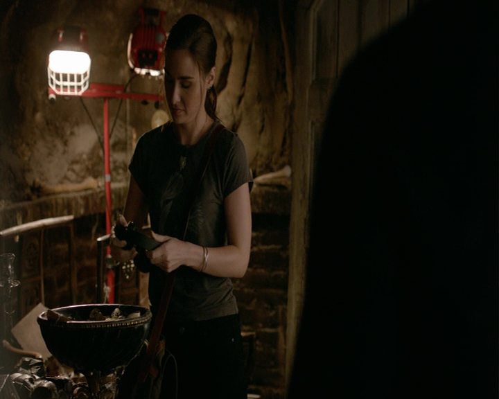 VampireDiaries-dot-nl_VampireDiaries-8x02TodayWillBeDifferent0606.jpg