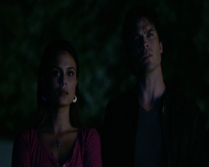 VampireDiaries-dot-nl_VampireDiaries-8x03YouDecidedThatIWasWorthSaving0052.jpg