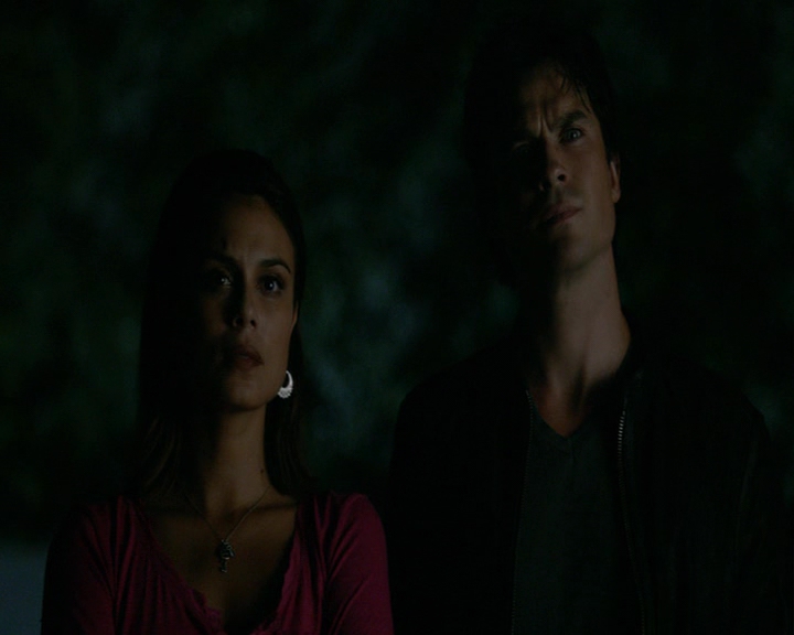 VampireDiaries-dot-nl_VampireDiaries-8x03YouDecidedThatIWasWorthSaving0054.jpg