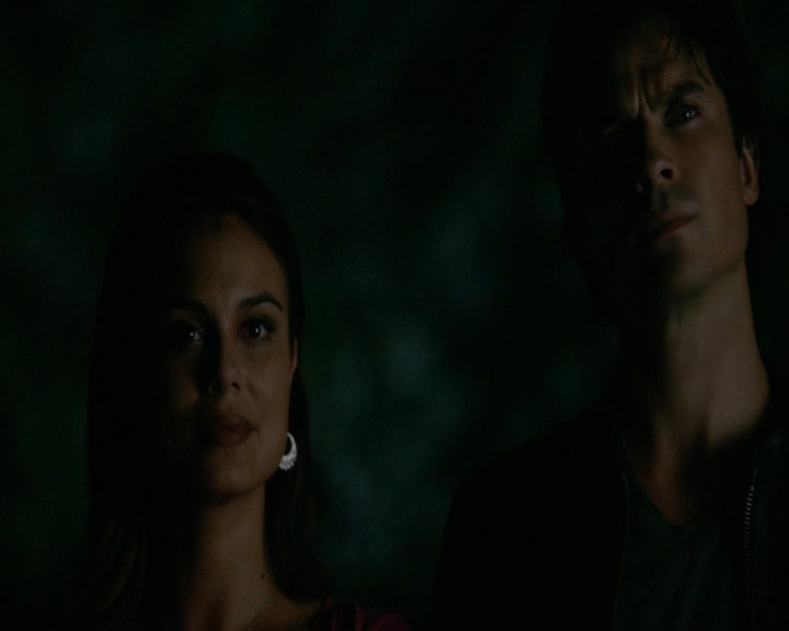 VampireDiaries-dot-nl_VampireDiaries-8x03YouDecidedThatIWasWorthSaving0081.jpg