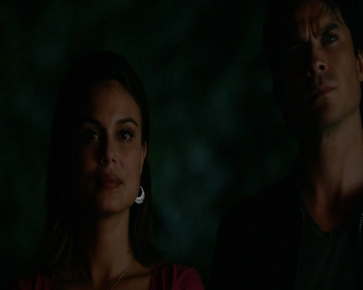 VampireDiaries-dot-nl_VampireDiaries-8x03YouDecidedThatIWasWorthSaving0082.jpg