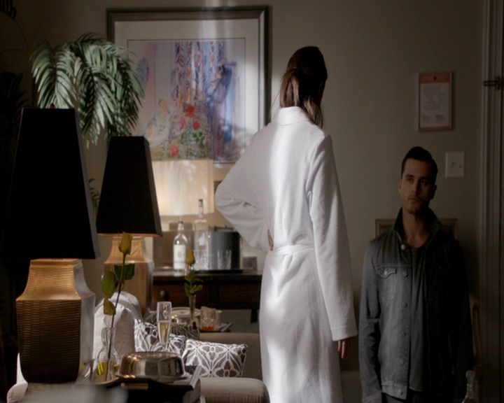 VampireDiaries-dot-nl_VampireDiaries-8x03YouDecidedThatIWasWorthSaving0116.jpg