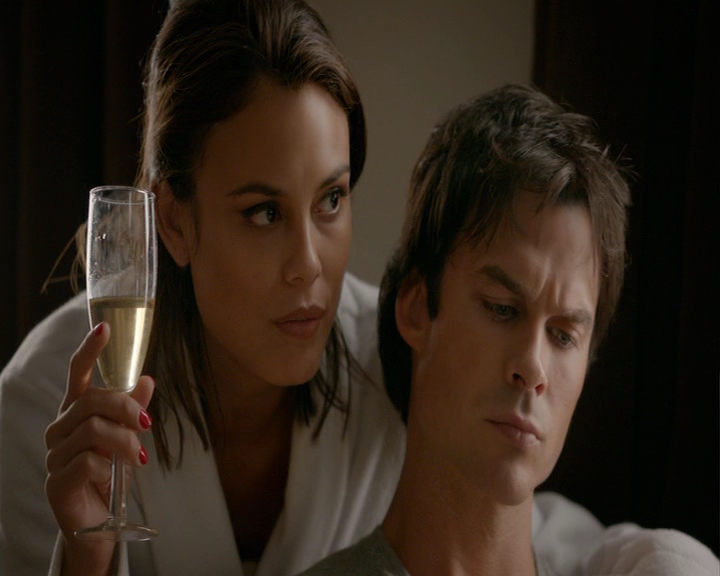 VampireDiaries-dot-nl_VampireDiaries-8x03YouDecidedThatIWasWorthSaving0175.jpg