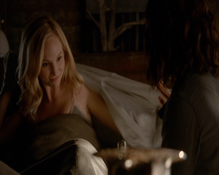 VampireDiaries-dot-nl_VampireDiaries-8x03YouDecidedThatIWasWorthSaving0208.jpg