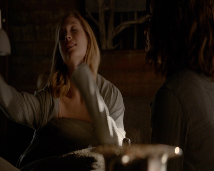 VampireDiaries-dot-nl_VampireDiaries-8x03YouDecidedThatIWasWorthSaving0209.jpg