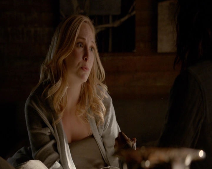 VampireDiaries-dot-nl_VampireDiaries-8x03YouDecidedThatIWasWorthSaving0216.jpg