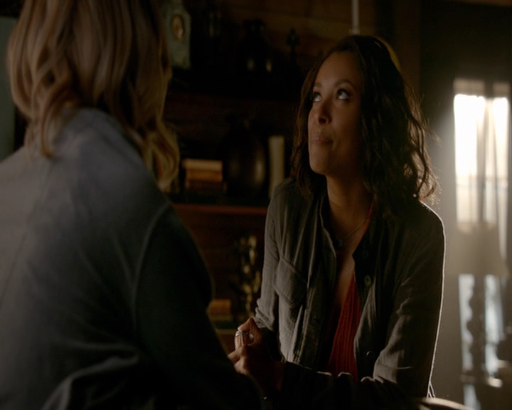 VampireDiaries-dot-nl_VampireDiaries-8x03YouDecidedThatIWasWorthSaving0218.jpg