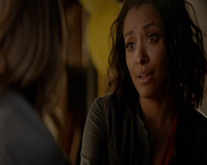 VampireDiaries-dot-nl_VampireDiaries-8x03YouDecidedThatIWasWorthSaving0225.jpg