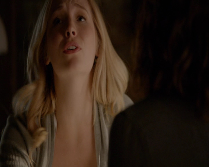 VampireDiaries-dot-nl_VampireDiaries-8x03YouDecidedThatIWasWorthSaving0240.jpg