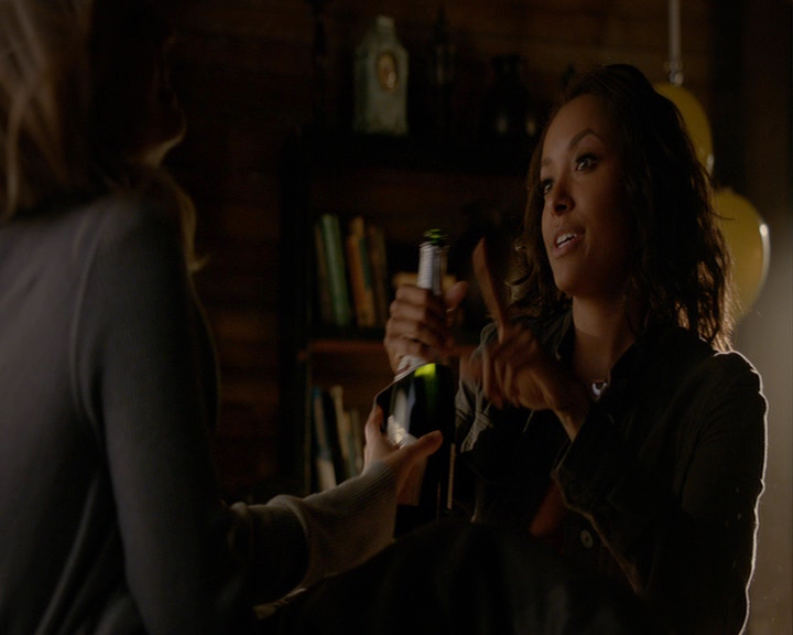 VampireDiaries-dot-nl_VampireDiaries-8x03YouDecidedThatIWasWorthSaving0275.jpg