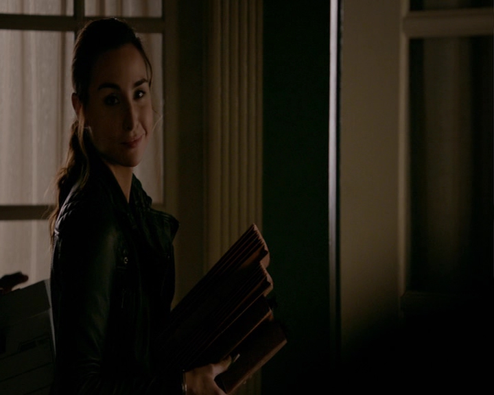 VampireDiaries-dot-nl_VampireDiaries-8x03YouDecidedThatIWasWorthSaving0298.jpg