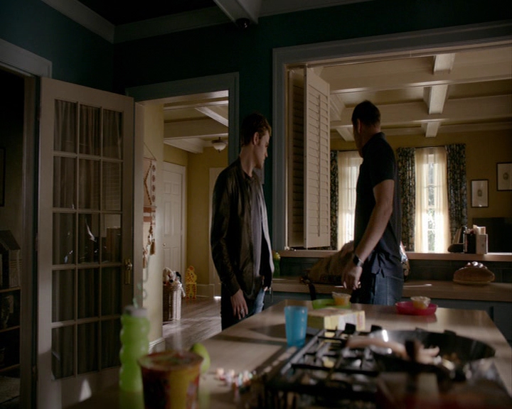 VampireDiaries-dot-nl_VampireDiaries-8x03YouDecidedThatIWasWorthSaving0321.jpg