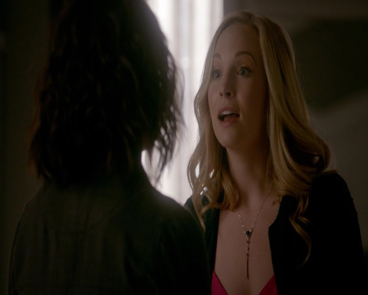 VampireDiaries-dot-nl_VampireDiaries-8x03YouDecidedThatIWasWorthSaving0373.jpg