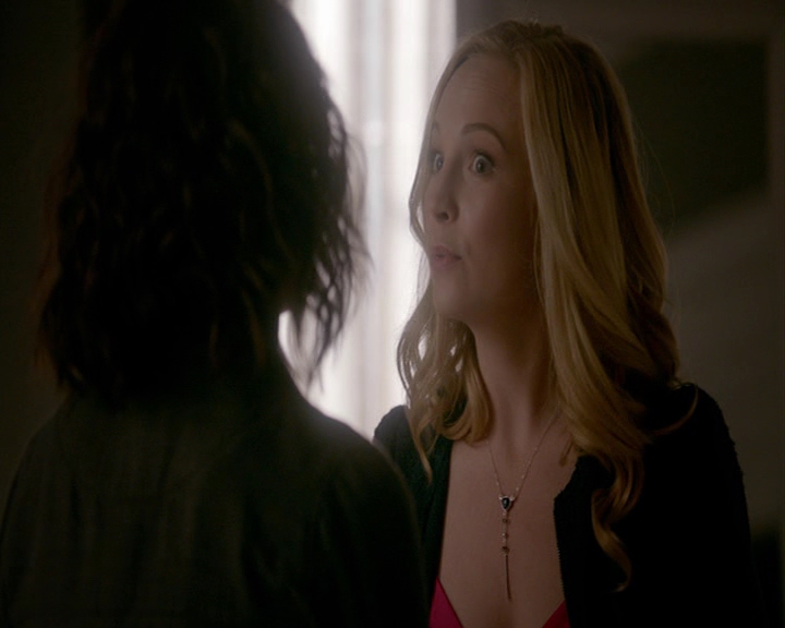 VampireDiaries-dot-nl_VampireDiaries-8x03YouDecidedThatIWasWorthSaving0374.jpg