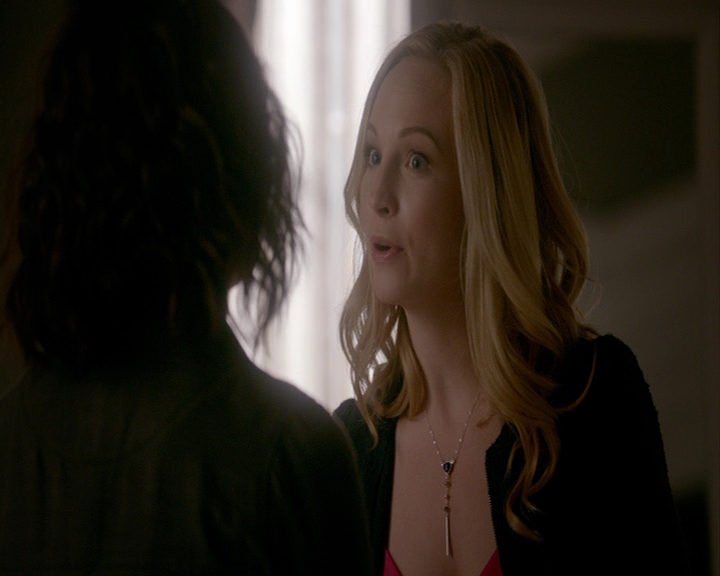 VampireDiaries-dot-nl_VampireDiaries-8x03YouDecidedThatIWasWorthSaving0375.jpg