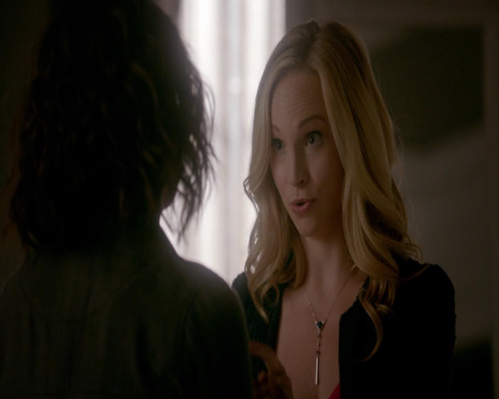 VampireDiaries-dot-nl_VampireDiaries-8x03YouDecidedThatIWasWorthSaving0376.jpg