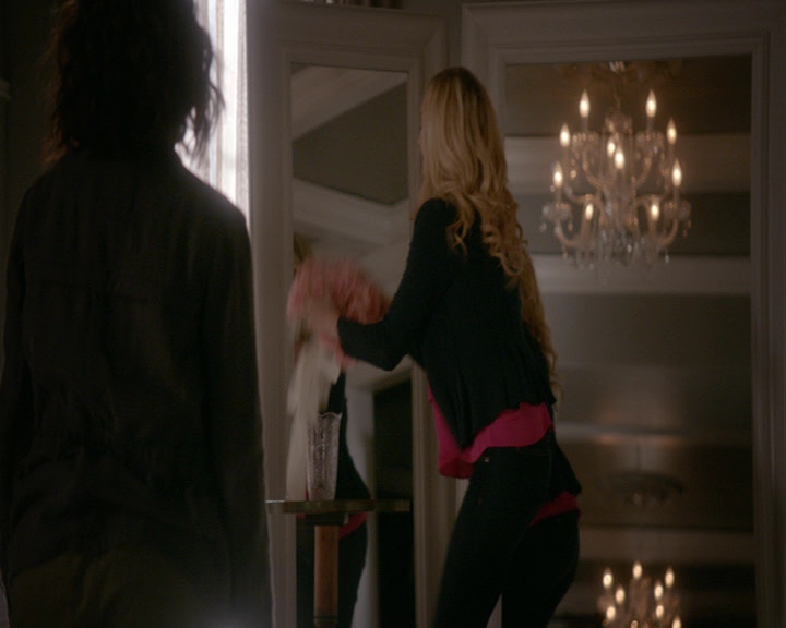 VampireDiaries-dot-nl_VampireDiaries-8x03YouDecidedThatIWasWorthSaving0381.jpg