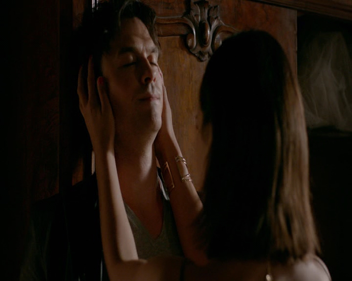 VampireDiaries-dot-nl_VampireDiaries-8x03YouDecidedThatIWasWorthSaving0493.jpg