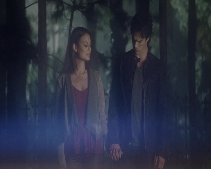 VampireDiaries-dot-nl_VampireDiaries-8x03YouDecidedThatIWasWorthSaving0536.jpg