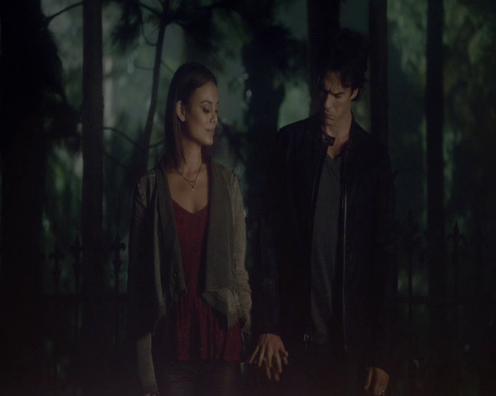 VampireDiaries-dot-nl_VampireDiaries-8x03YouDecidedThatIWasWorthSaving0537.jpg