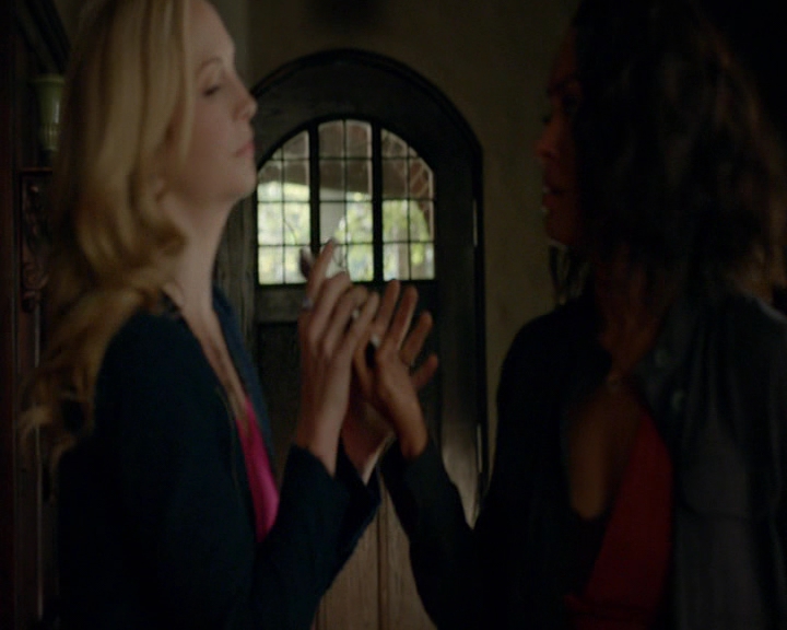 VampireDiaries-dot-nl_VampireDiaries-8x03YouDecidedThatIWasWorthSaving0559.jpg