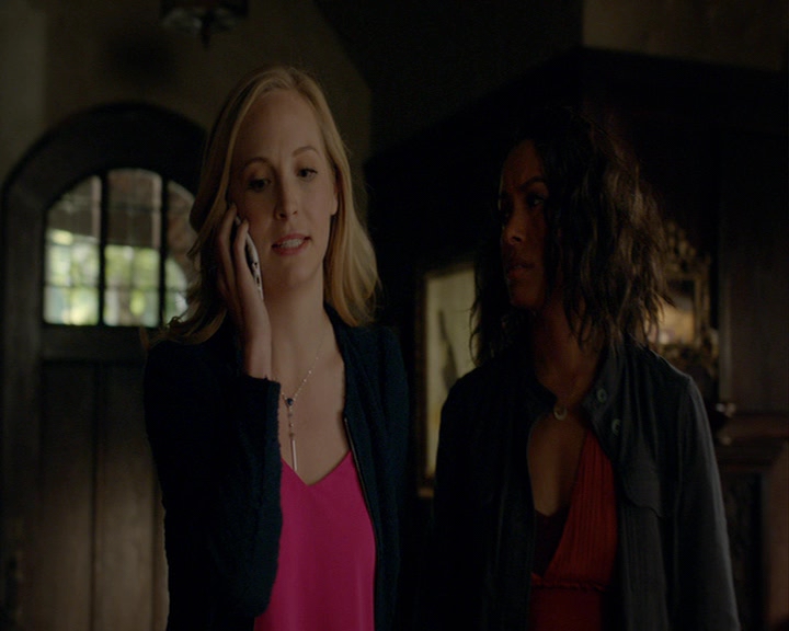 VampireDiaries-dot-nl_VampireDiaries-8x03YouDecidedThatIWasWorthSaving0560.jpg