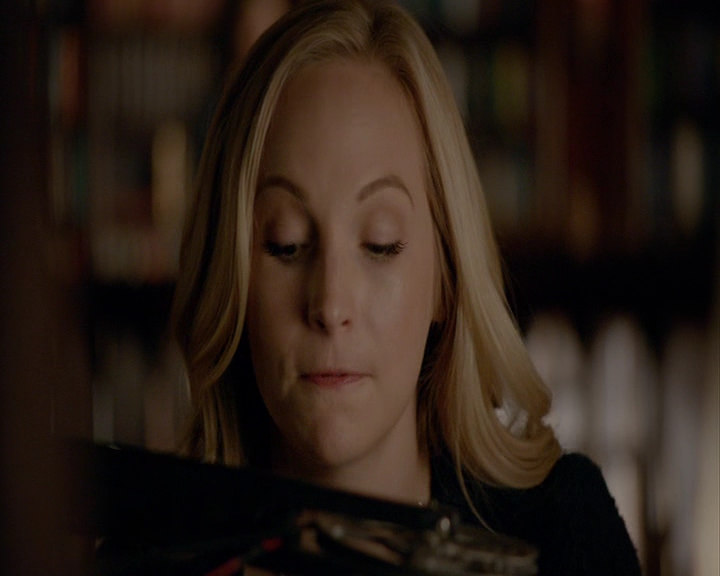 VampireDiaries-dot-nl_VampireDiaries-8x03YouDecidedThatIWasWorthSaving0602.jpg