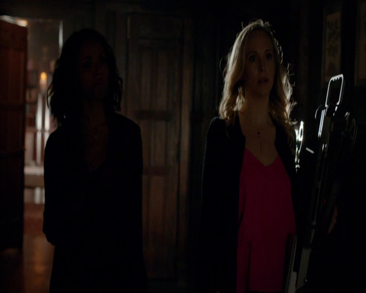 VampireDiaries-dot-nl_VampireDiaries-8x03YouDecidedThatIWasWorthSaving0636.jpg