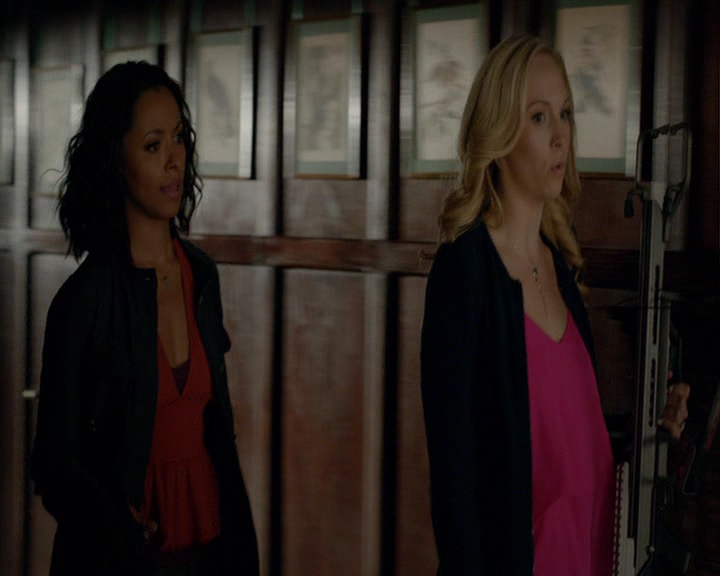 VampireDiaries-dot-nl_VampireDiaries-8x03YouDecidedThatIWasWorthSaving0639.jpg