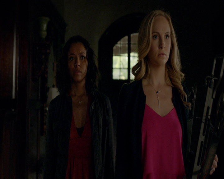 VampireDiaries-dot-nl_VampireDiaries-8x03YouDecidedThatIWasWorthSaving0647.jpg