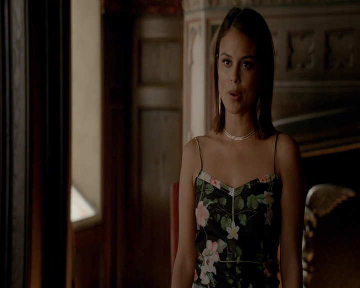 VampireDiaries-dot-nl_VampireDiaries-8x03YouDecidedThatIWasWorthSaving0710.jpg