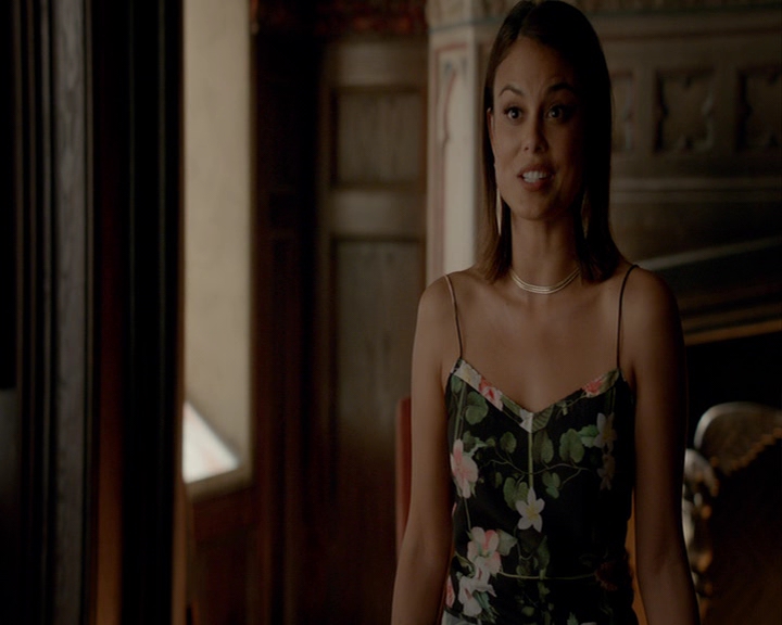 VampireDiaries-dot-nl_VampireDiaries-8x03YouDecidedThatIWasWorthSaving0715.jpg