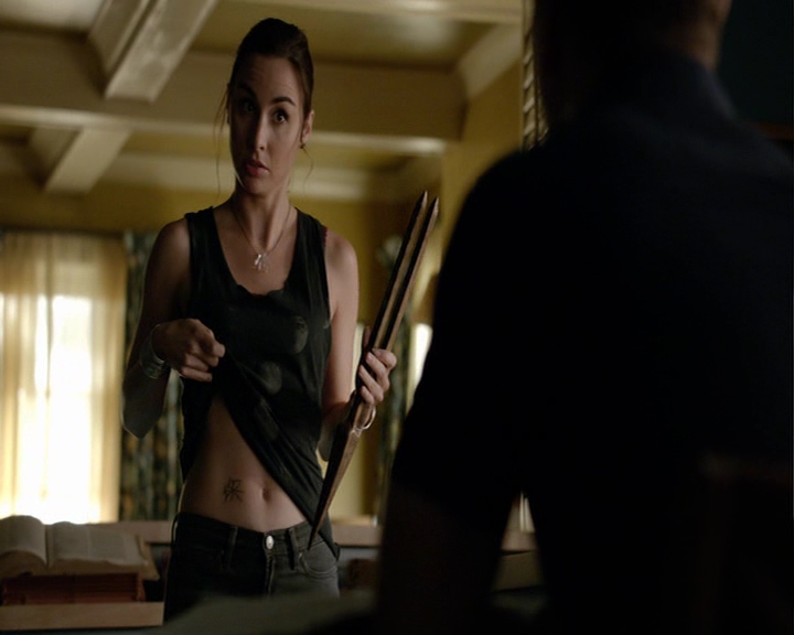 VampireDiaries-dot-nl_VampireDiaries-8x03YouDecidedThatIWasWorthSaving0764.jpg