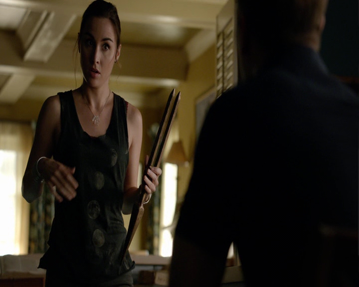 VampireDiaries-dot-nl_VampireDiaries-8x03YouDecidedThatIWasWorthSaving0765.jpg