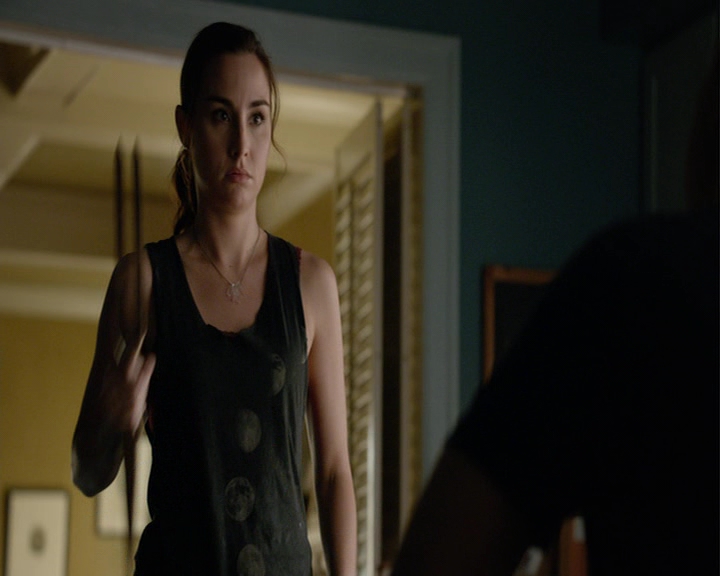 VampireDiaries-dot-nl_VampireDiaries-8x03YouDecidedThatIWasWorthSaving0775.jpg