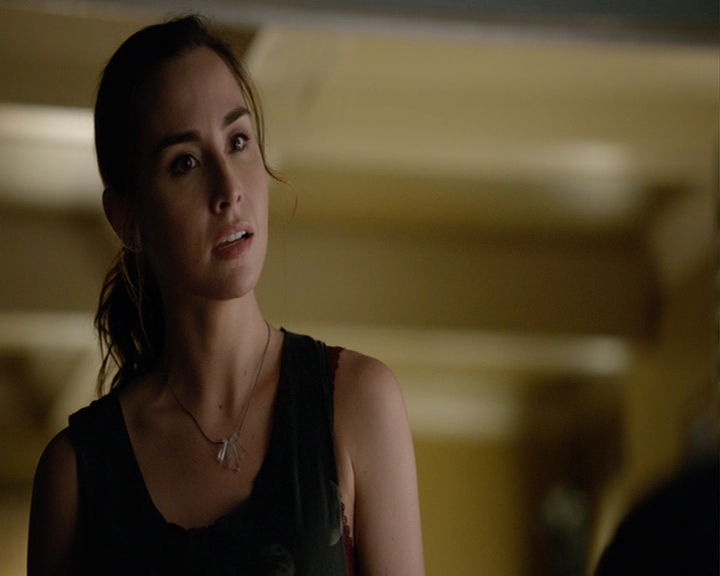 VampireDiaries-dot-nl_VampireDiaries-8x03YouDecidedThatIWasWorthSaving0802.jpg