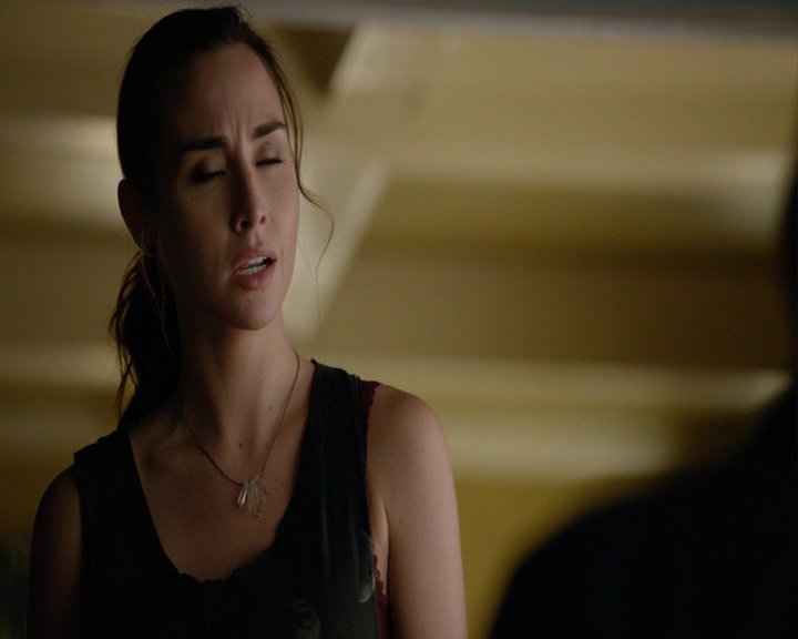 VampireDiaries-dot-nl_VampireDiaries-8x03YouDecidedThatIWasWorthSaving0804.jpg