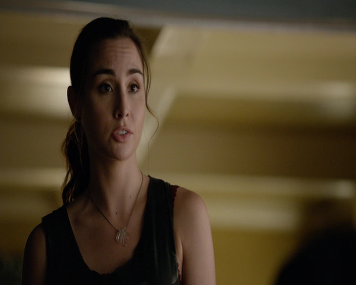 VampireDiaries-dot-nl_VampireDiaries-8x03YouDecidedThatIWasWorthSaving0810.jpg