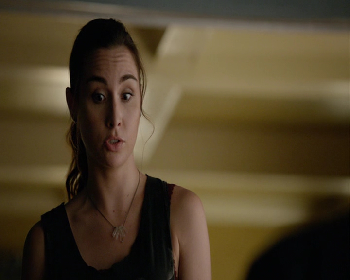 VampireDiaries-dot-nl_VampireDiaries-8x03YouDecidedThatIWasWorthSaving0812.jpg