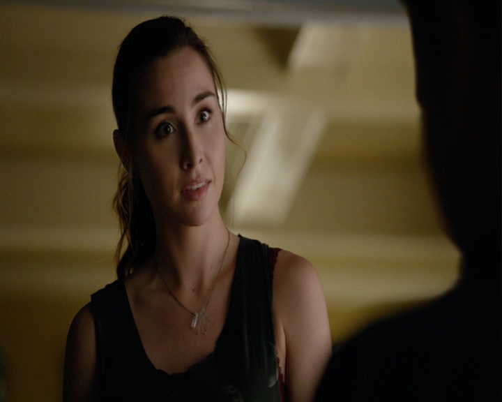 VampireDiaries-dot-nl_VampireDiaries-8x03YouDecidedThatIWasWorthSaving0815.jpg