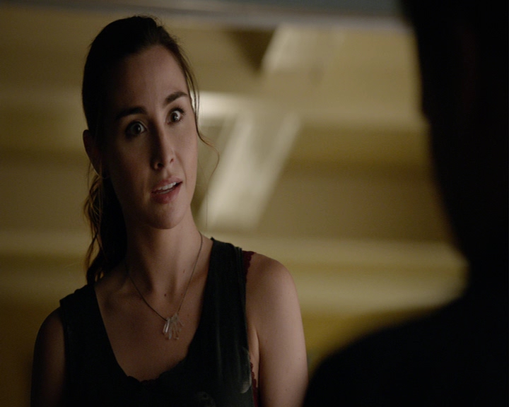 VampireDiaries-dot-nl_VampireDiaries-8x03YouDecidedThatIWasWorthSaving0818.jpg