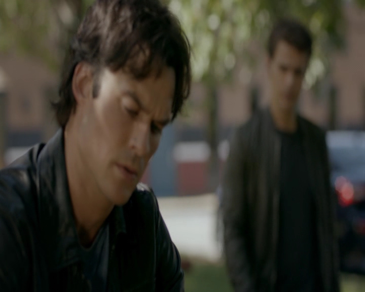 VampireDiaries-dot-nl_VampireDiaries-8x03YouDecidedThatIWasWorthSaving0836.jpg