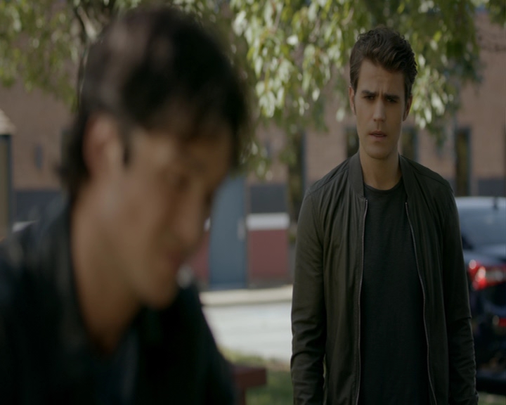 VampireDiaries-dot-nl_VampireDiaries-8x03YouDecidedThatIWasWorthSaving0838.jpg