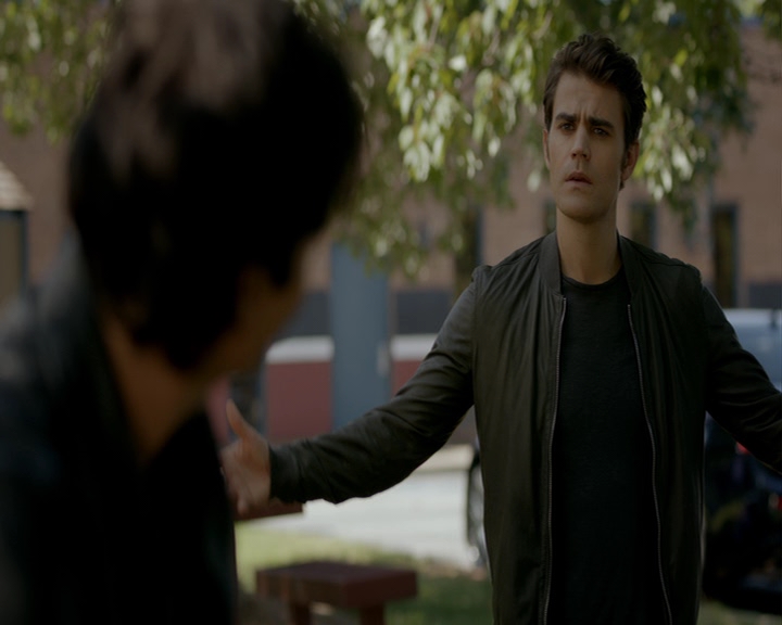 VampireDiaries-dot-nl_VampireDiaries-8x03YouDecidedThatIWasWorthSaving0842.jpg