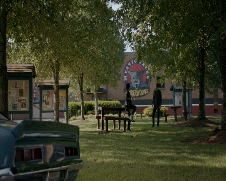 VampireDiaries-dot-nl_VampireDiaries-8x03YouDecidedThatIWasWorthSaving0844.jpg