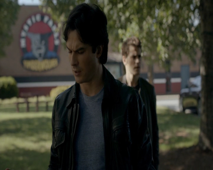 VampireDiaries-dot-nl_VampireDiaries-8x03YouDecidedThatIWasWorthSaving0851.jpg