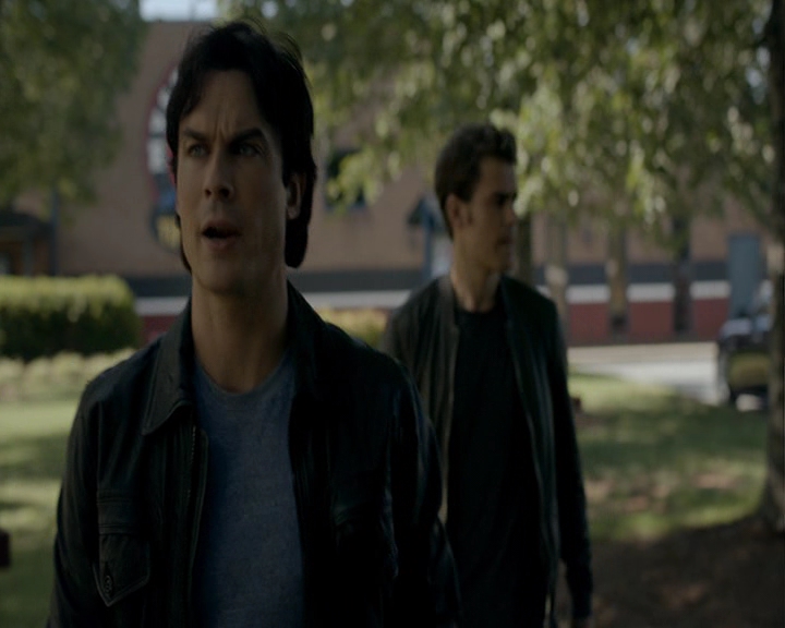 VampireDiaries-dot-nl_VampireDiaries-8x03YouDecidedThatIWasWorthSaving0852.jpg