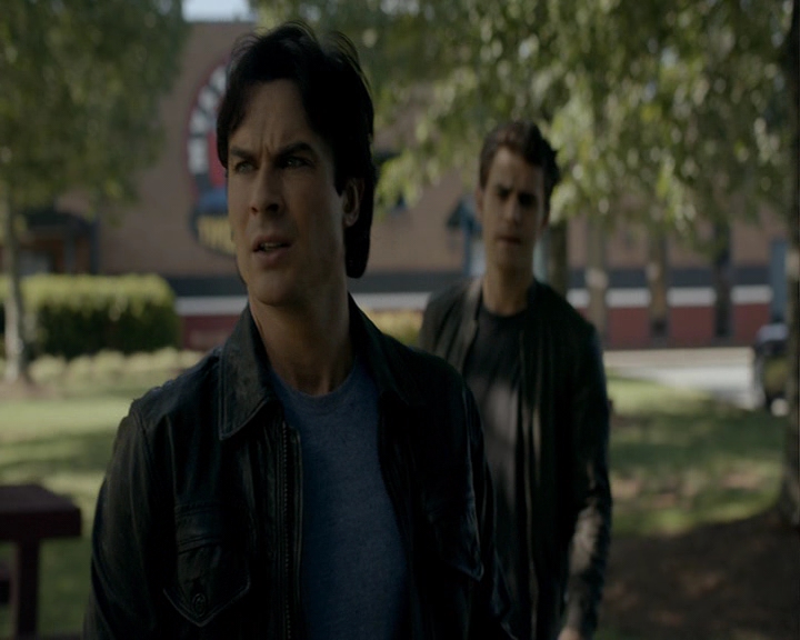 VampireDiaries-dot-nl_VampireDiaries-8x03YouDecidedThatIWasWorthSaving0853.jpg