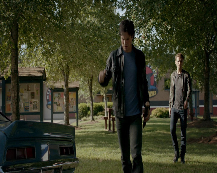 VampireDiaries-dot-nl_VampireDiaries-8x03YouDecidedThatIWasWorthSaving0860.jpg