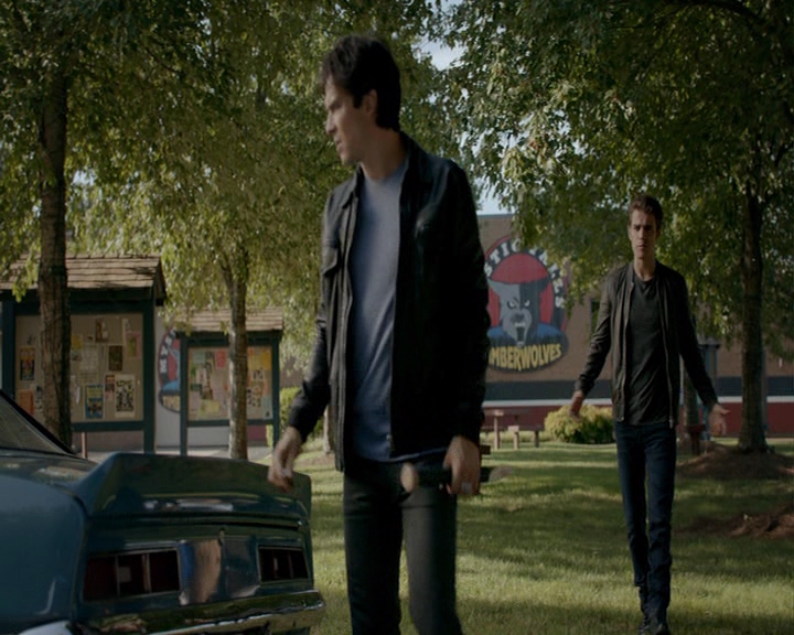 VampireDiaries-dot-nl_VampireDiaries-8x03YouDecidedThatIWasWorthSaving0861.jpg